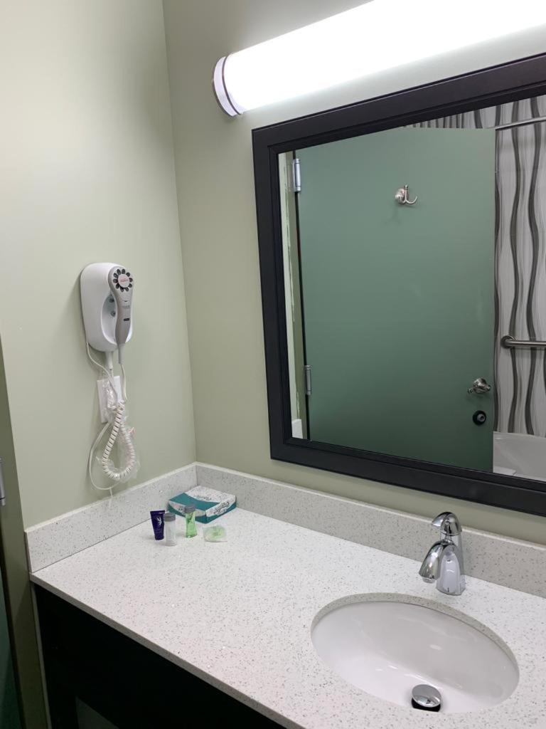 Quality Inn Queens نيو يورك المظهر الخارجي الصورة